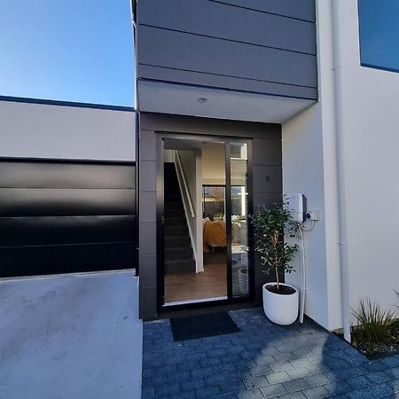 Central Home With Internal Garage - Close To Cbd! Κράισττσερτς Εξωτερικό φωτογραφία