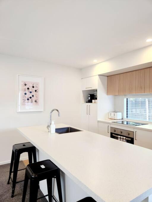 Central Home With Internal Garage - Close To Cbd! Κράισττσερτς Εξωτερικό φωτογραφία