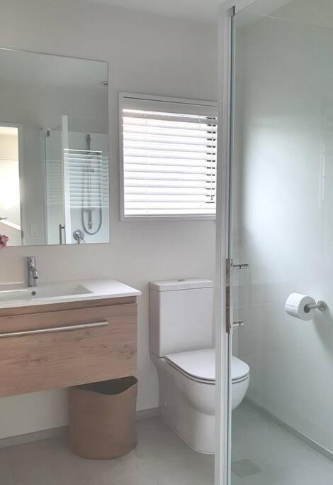 Central Home With Internal Garage - Close To Cbd! Κράισττσερτς Εξωτερικό φωτογραφία