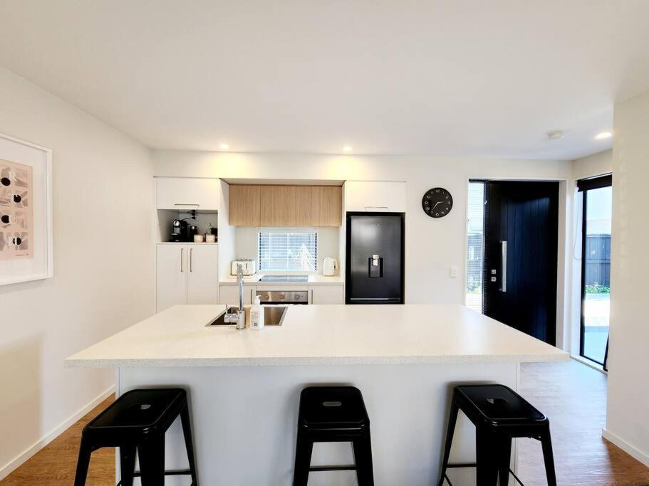 Central Home With Internal Garage - Close To Cbd! Κράισττσερτς Εξωτερικό φωτογραφία